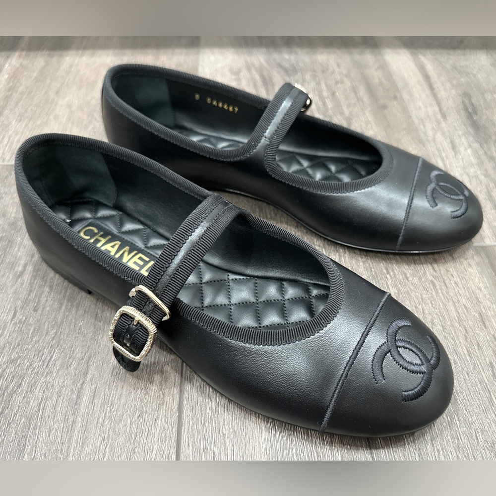 CHANEL CC LOGO BLACK LEATHER MARYJANE BALLET FLATS SHOES GOLD BUCKLE 41